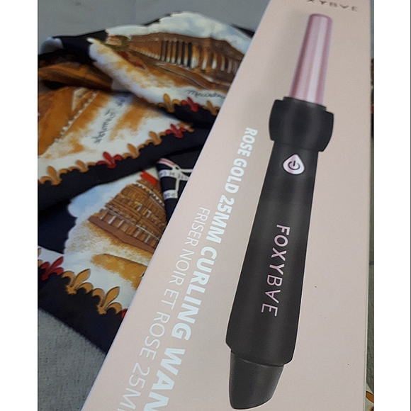 🌸Curling wand🌸 - Picture 1 of 3